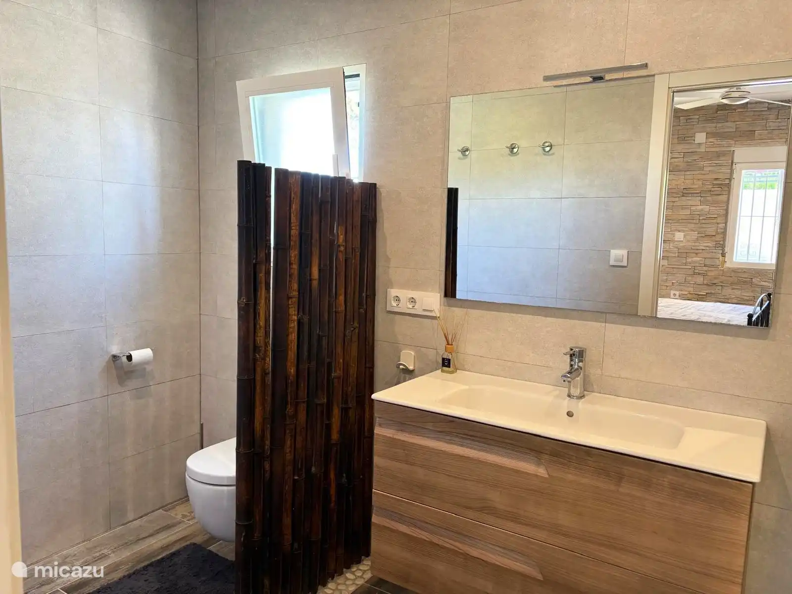 Badkamer 1 tweede hoek